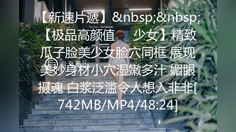 [MP4/ 923M]&nbsp;&nbsp;屌哥丶星选新晋老哥首秀，两个大汉操骚女，3P名场面，开档黑丝一个插嘴一个扣穴，前后夹击太爽了